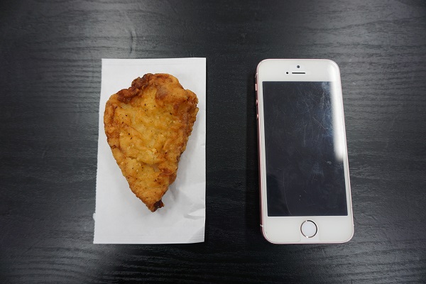 大きさはiPhoneSEより小さいくらい