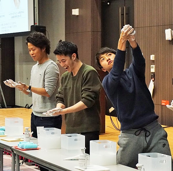 サイバーエージェント新入社員 男性向け 肌マネジメント研修 受講 洗顔料の泡立て大会は まったくもってダメ キャリコネニュース