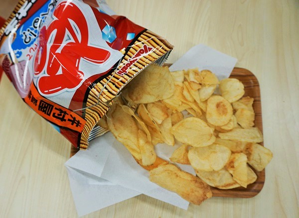 一見普通のポテチ