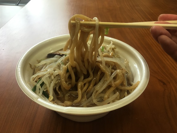 麺がスープしみしみ