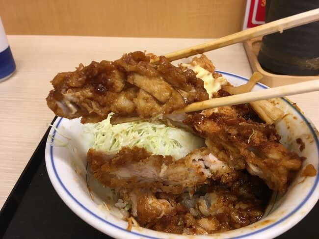 甘辛タレと一体となったからあげ