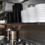 中華料理屋のバイトで目撃した“ゴキブリ対策”に絶句　設置場所がやばくて「二度と行きません」と振り返る男性