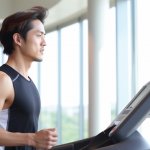 何があった!？ ジムを出禁になった男性「ハーフパンツのまま館外へ出されました」　トレーニング中に突然、強制退会を言い渡され……