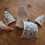 友人からの誕生日プレゼントが「1500円→50円」に値引きされたマグカップで激怒！ その場で叩き割った女性【再配信】