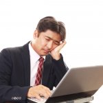 面接官がまさかの居眠り！「質問するときだけ起きて寝る」を繰り返し…ドン引きした女性