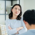 「息子さんを返品します」結婚直前に破談！決め手は誕生日プレゼントが「ゲーセンのフィギュア」、一方で母親には「3万円」のバッグで…