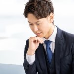 「君、何年目だ？ 情けないな」後輩からプログラミングを教わっていたら「おじさん社員」に謎の叱責を受けた男性【再配信】