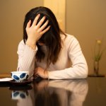気の毒すぎる…友人と旅行したら「お金を多く出させられたり、荷物を持たされたり」　絶縁した女性