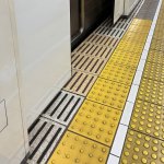 「ぶつかりおばさん」の執念がヤバい！体当たりを回避したら追いかけてきてリベンジされた女性