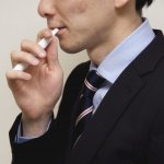 「一度行くと20～30分は当たり前。それが何度も」たばこ休憩に行く同僚たち　非喫煙者の怒り「免罪符はなくすべき」