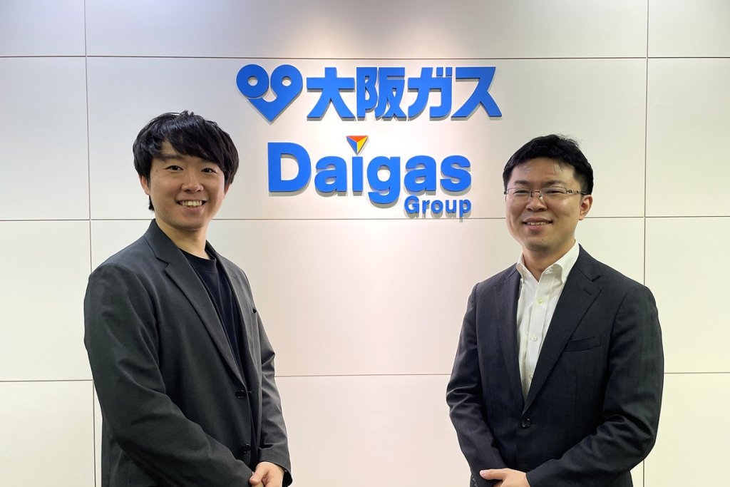 大阪ガス人事部の丹羽寛一郎さん（右）と奥田健太さん