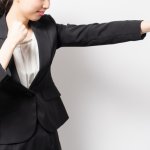 ダメ出し上司に「だったらお前がやれ！」と反撃　書類を机にバン！と叩きつけて怒りの早退、ある女性の回想