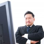 「どうして無視するんですか！？」返信が遅いとキレる上司にうんざりする30代男性