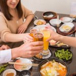 ソフドリ1杯だけなのに…酒豪の友人との飲み会で「きっちり割り勘」にされる人たち