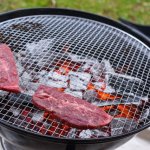 「なんでたらふく食べた人の分まで」BBQに遅れて参加、肉なしで4000円請求された女性の怒り