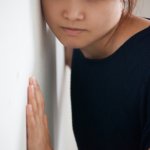 迷惑すぎる…「毎朝5時40分に隣人の出勤で起こされる」隣人家族に我慢の限界、引っ越しを決意した女性