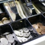 「レジのお札が抜かれてた」防犯カメラで犯人判明も“温情”でクビにしないファミレスの無法地帯ぶり