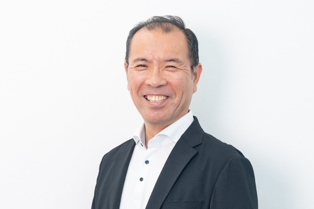 アイリックコーポレーション 総務人事部長 竹田光浩：外資系生命保険会社にて約30年間、 営業ライン・研修部門・コンプライアンス部門の部門長を歴任。2017年に当社に入社し、内部監査室長を経て、現在は総務人事部の責任者として採用活動を統括する。