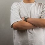 高級車ディーラーで「お子さんを乗せないで」と貧乏人扱い→別の店で即買いした男性の復讐劇【後編】