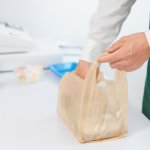 レジで「ハウマッチ！ハリーアップ！」と叫ぶ客に英語で返すと…「一撃で黙らした」店員の丁寧すぎる嫌味