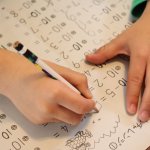 親の年収・学歴が「算数の悩み」に直結…日本は海外より深刻な教育格差、背景にある「家庭環境」の壁
