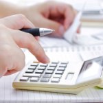 世帯年収1550万円の40代女性のリアルな家計事情　「食費月10万、教育費20万超。海外旅行は2～3年に1回」