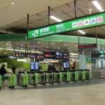 新宿駅で “ぶつかりおじさん”遭遇「体当たりより、もっと硬くて重い衝撃」　被害を語る女性